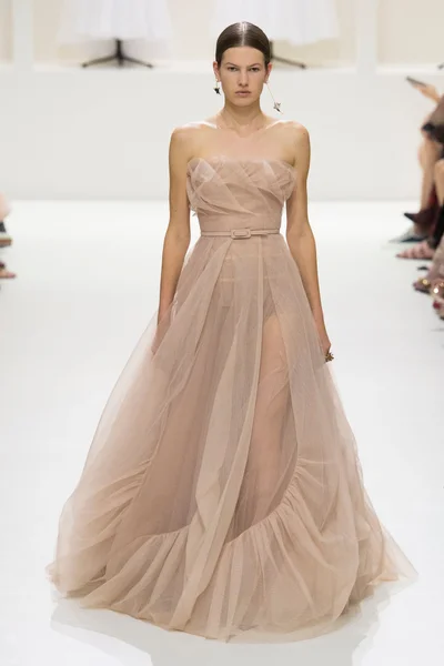 Look 64